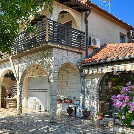 2 Bedroom Stunning In Appartamento *