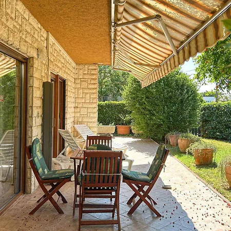 2 Bedroom Stunning In * Pomer